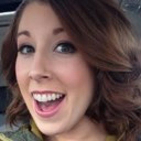 Meet your Posher, Alicia - Picture 1 of 1